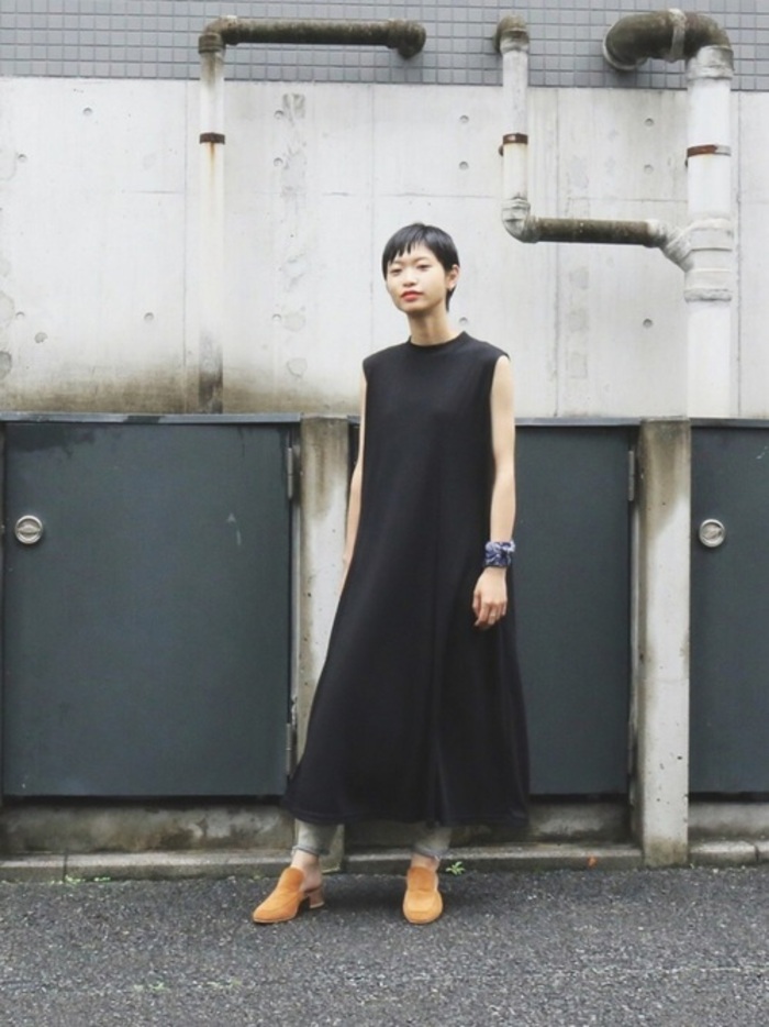 シンプルなのにきちんとオシャレ＊黒ワンピースの着回しパターンを広げ 