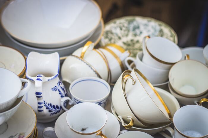 食器棚いっぱいに食器が入っていませんか?取り出しにくい食器棚では、使わない食器が増える一方。食器は収納スペースに見合った量にすることが大切です。