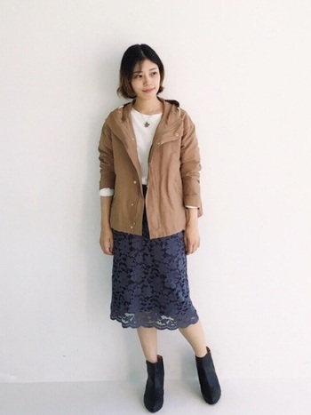 マウンテンパーカー スカート で楽しむ 大人のテイストミックスコーデ キナリノ