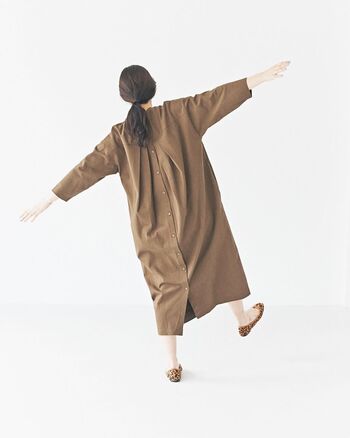 様々なブラウンのアイテムを使ったコーディネート、いかがでしたか?何となく扱いづらそうとか、地味になりそうと思われがちなブラウン。今年は微妙に違う様々な色味のブラウンカラーがあったり、アイテムが豊富であったりと、自分に合うブラウンのアイテムを見つけやすくなっています。ぜひこの機会にブラウンにチャレンジして、秋のコーディネートを楽しんでみませんか。