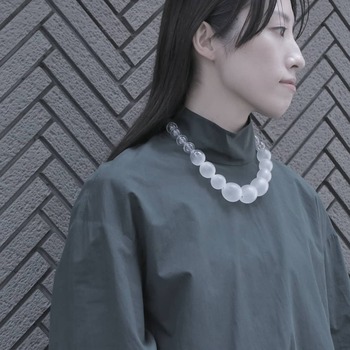 職人さんの繊細な手仕事から生まれる数々の美しいジュエリーは、大切な方へのギフトにもおすすめです。
SIRI SIRIが発信する様々なプロダクトを通して、日本の伝統工芸の素晴らしさを肌で感じてみませんか?