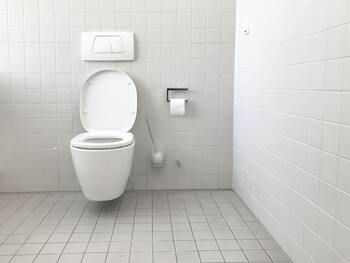 近くにトイレがない時や、しばらくトイレを使えない緊急時に便利な携帯用トイレ。抗菌・消臭タイプのものを選べばにおいも気になりにくく、周りに漏れてしまう心配もありません。いざという時に持っていると心強いでしょう。