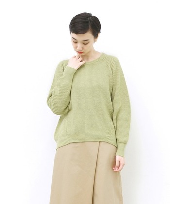 今年はカラーニットが主役 きれい色 を私らしく着こなすニットコーデ帖 キナリノ