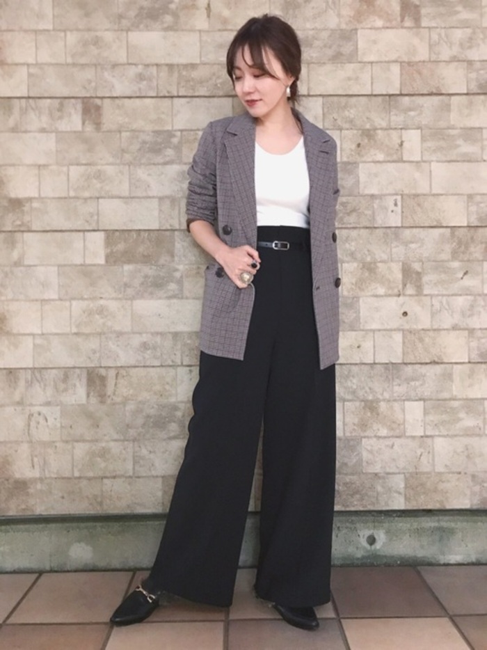 いつものコーデにクラシカルムードを。「チェックジャケット」の素敵な