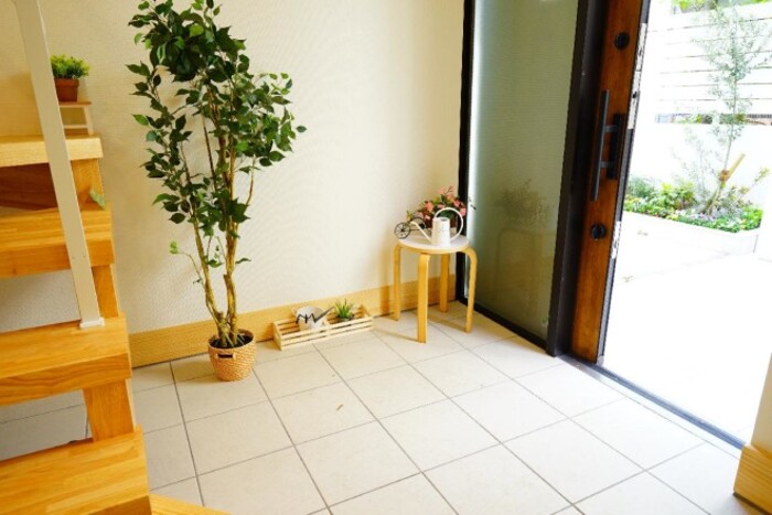 住まいの「個性」をアクセントに。心地よい『玄関インテリア』の