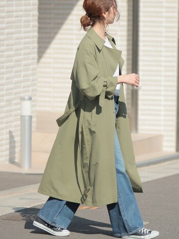 今年の春コートはこう着る 大人カジュアルに着崩す トレンチコーデ 集 キナリノ