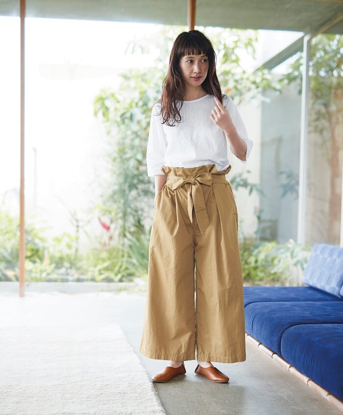 1年中着回せる！「ベージュワイドパンツ」の春夏秋冬 大人コーデ集[2 