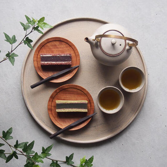 一人膳にもカフェスタイルにも。食卓の風景が様になる「丸