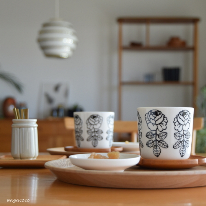 一人膳にもカフェスタイルにも。食卓の風景が様になる「丸盆」の魅力 