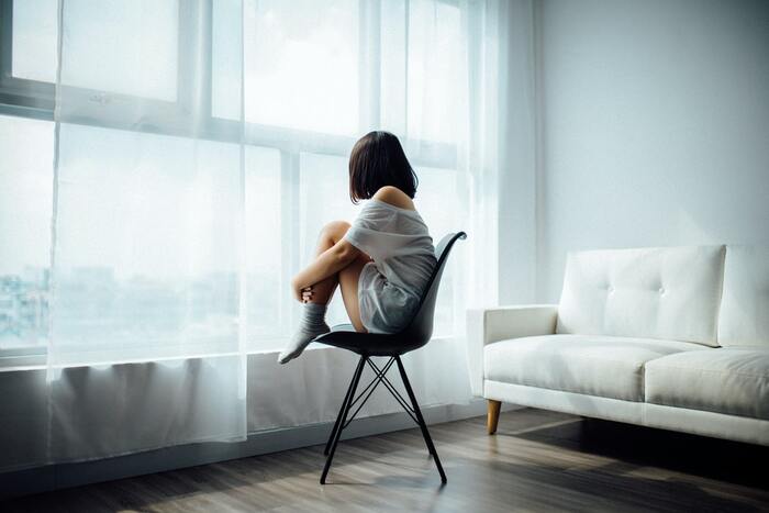 眠くてやる気が出ないのは「冬季うつ」かも?日常でできる対処法