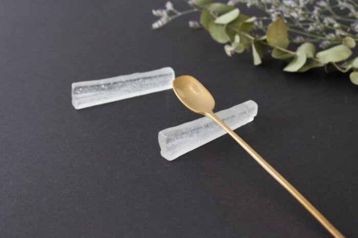 食卓がセンスよく、華やかに。こだわりデザインの「箸置き＆カトラリー