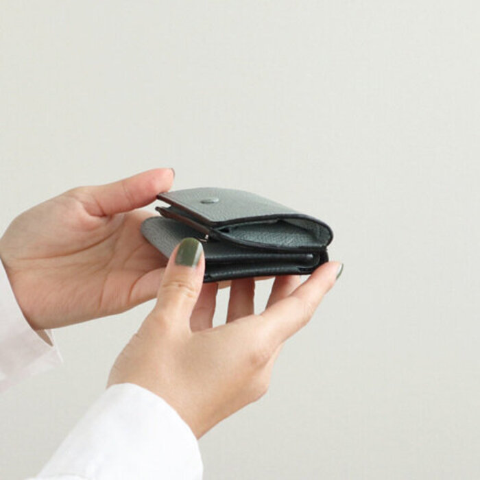 コンパクトな【三つ折り財布】タイプ別・使いやすい人気のデザイン