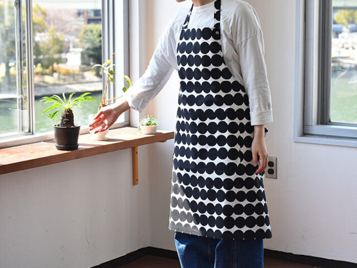 かわいいエプロンで毎日ハッピー♪大人女性におすすめ34選 | キナリノ