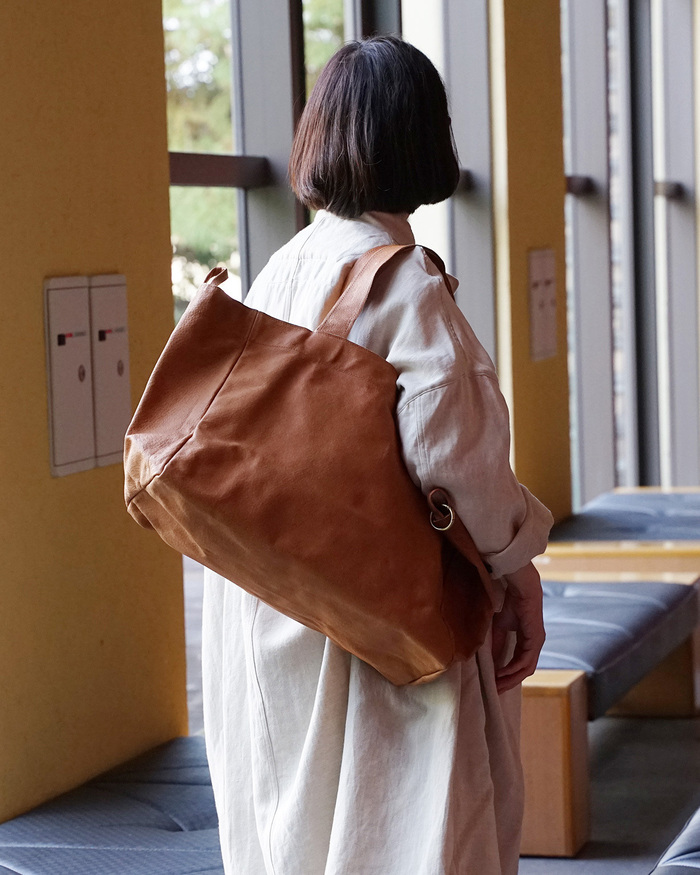 荷物多めでもサマになる！おしゃれで便利な大きめトート | キナリノ