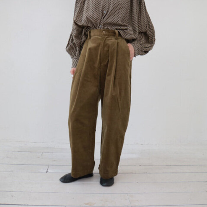 あったか「コーデュロイパンツ」が使える！カラー別&コーデ集