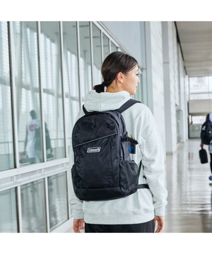 カジュアルなリュックサック、アウトドアでの通気性、耐摩耗性のある男女学生用リュ