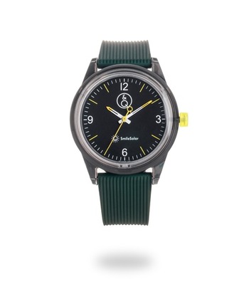 「TIME FOR EVERYONE」をコンセプトに、いつでもどこでも、誰にとっても使いやすい時計を提供する「Q&Q SmileSolar」。太陽光や蛍光灯で充電することができる「リングソーラー」を搭載した腕時計は、電池交換不要。ウォータープルーフ仕様で、海や山、フェスに行くときも、いつでもどこでもずっと着けていられます。