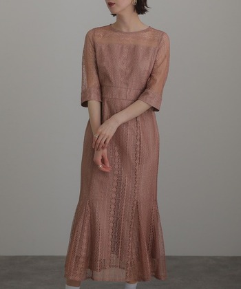 【大人の女性の結婚式服装マナー】季節別ポイントや二次会コーデも