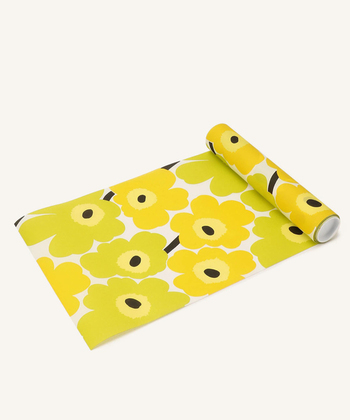 「marimekko（マリメッコ）」のアイコン、ウニッコ柄のペーパーのテーブルランナーです。お好みの長さでカットして使えるので便利。ホームパーティーのおもてなしのテーブルがパッと華やぎます。プレゼントの包装紙としても◎サイズは33cm×4.8m。