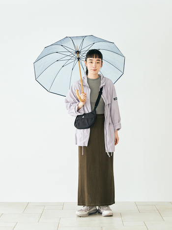 機能性アイテムを取り入れて、変わりやすい天気も柔軟に対応!梅雨の着回し -1-