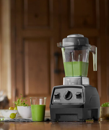 こちらは、アメリカで90年の歴史を持つ専門メーカー「VITAMIX（バイタミックス）」のミキサーです。