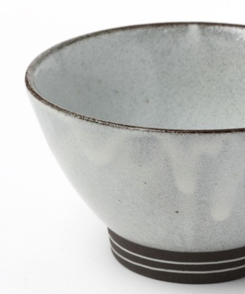 夫婦茶碗にするのなら、同じシリーズのブルーとホワイトをセットにして。