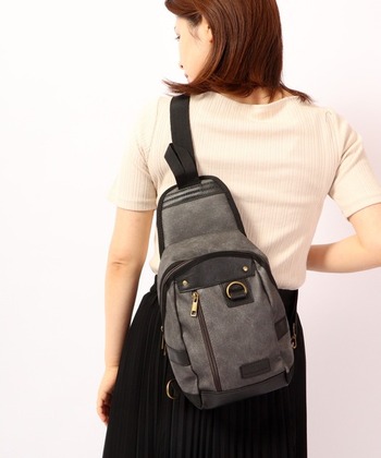 『ボディバッグ』は女性にうれしいポイントが満載!レディースのおすすめアイテム15選