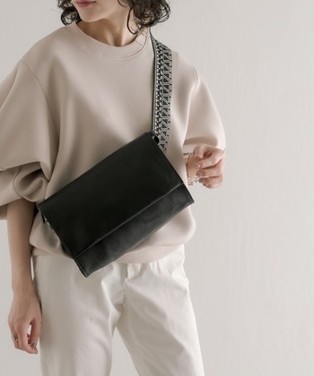 『ボディバッグ』は女性にうれしいポイントが満載!レディースのおすすめアイテム15選