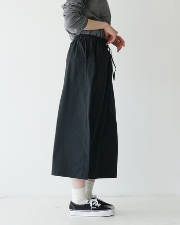 猛暑を乗り切る【涼感&快適アイテム】汗ばむ日こそ、頼れる一着を!