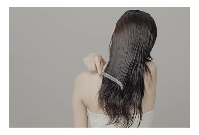 やさしい香りで解きほぐす。精油100%の香りの贅沢なヘアケア