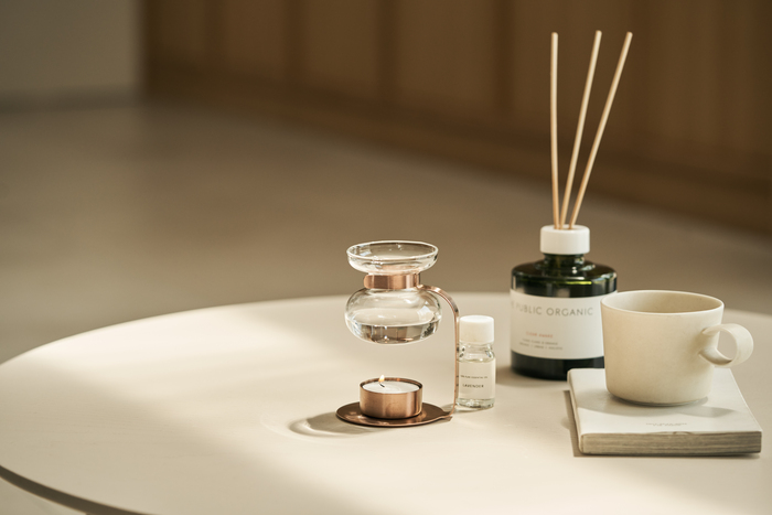 やさしい香りで解きほぐす。精油100%の香りの贅沢なヘアケア