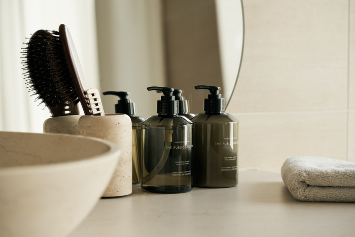 やさしい香りで解きほぐす。精油100%の香りの贅沢なヘアケア