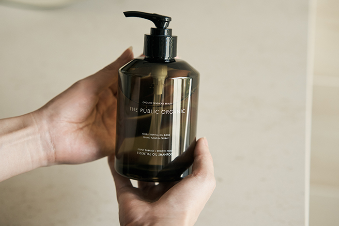 やさしい香りで解きほぐす。精油100%の香りの贅沢なヘアケア