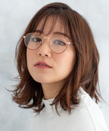 メガネと合わせてこだわりたいのが、ヘアスタイル！髪型とメガネの組み合わせで、顔回りの印象はグッと変化します。似合わないと感じたメガネも、髪型を工夫すればしっくりくることも。ぜひいろいろなスタイルに挑戦してみてください。