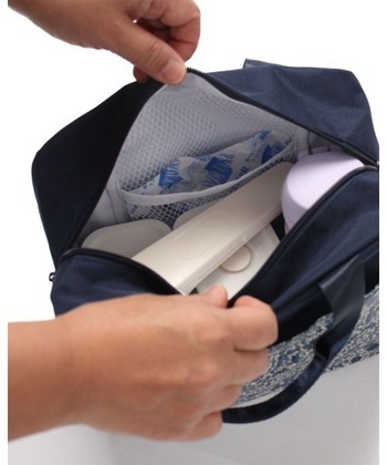 外側に2ヶ所のポケット、中には保冷剤が入るポケットが付いています。

＃保冷保温機能あり（ポケット付き）