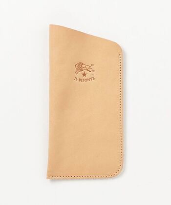 革製品の人気ブランド「IL BISONTE（イルビゾンテ）のレザーケースは、シンプルで上質なものを選びたいという人向け。

ストレスなくメガネの出し入れができる差し込み式で、使いながら革の経年劣化を楽しめます。最小限の荷物でスマートな日々を。