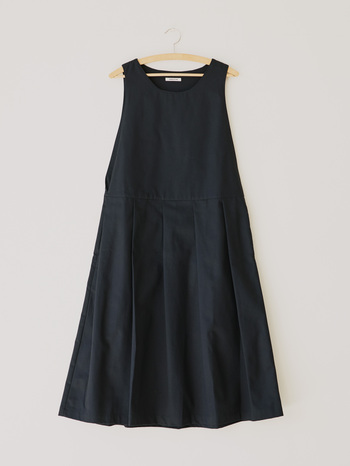 写真のブラックとベージュの2色、M・Lサイズの2サイズ展開