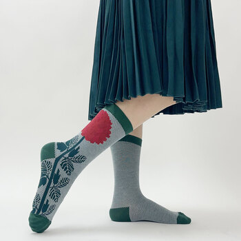 いつものコーデに一足投入！靴下で差をつける秋コーデ