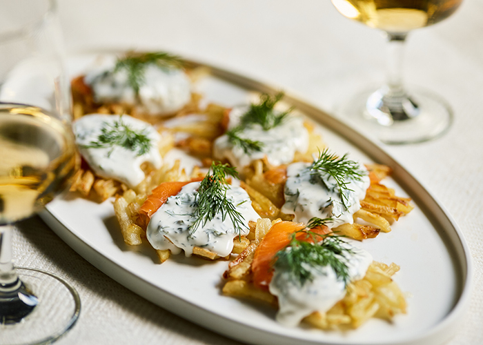 料理家・今井真実さんのクリスマスレシピ。オレンジ・白・グリーンのコントラストが目にも楽しい一品です。まるでお店で提供されるおしゃれな色と味わい。ほかにも、調理時間別に前菜レシピを紹介しています。
