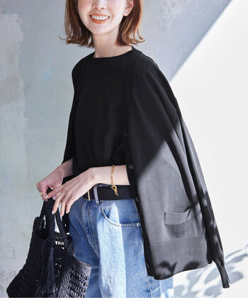 品よく羽織りやすい「ネイビーカーディガン」のおしゃれコーデ