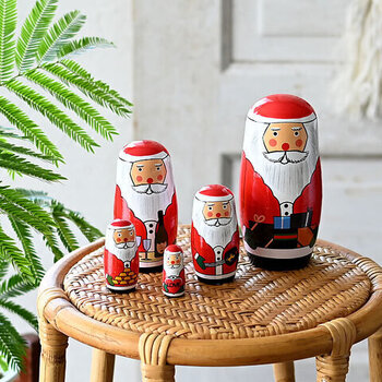 定番の椅子取りゲームも、BGMをクリスマスソングにすればクリスマス仕様に！子ども用の椅子を人数分用意するのが難しい場合は、クッションや座布団で代用できます。