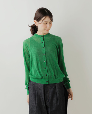 季節の変わり目に使える！秋色カーディガン