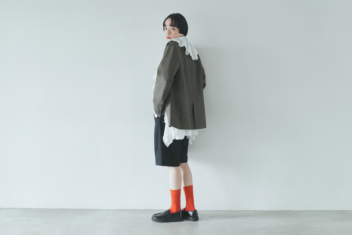 秋冬ファッションの名脇役。いつものコーデに差し色ソックスで彩りを