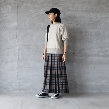 スカート派もパンツ派も！大人のスウェット＆パーカースタイル