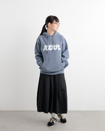 スカート派もパンツ派も！大人のスウェット＆パーカースタイル