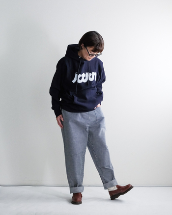 スカート派もパンツ派も！大人のスウェット＆パーカースタイル