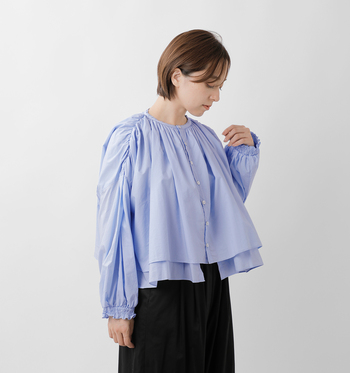 形、柄、デザイン……何で選ぶ?大人が着たい【ガーリートップス】