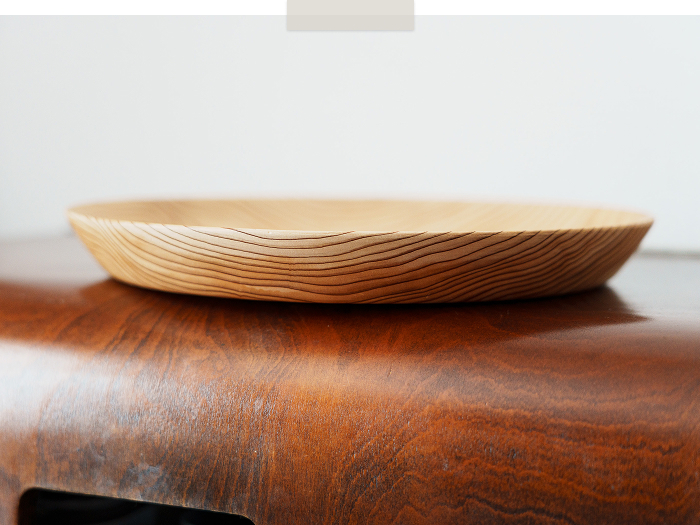 樹齢約60年の秋田杉から生まれる、美しい木皿の話 ―東北スタンダードマーケット 大河内英夫さん