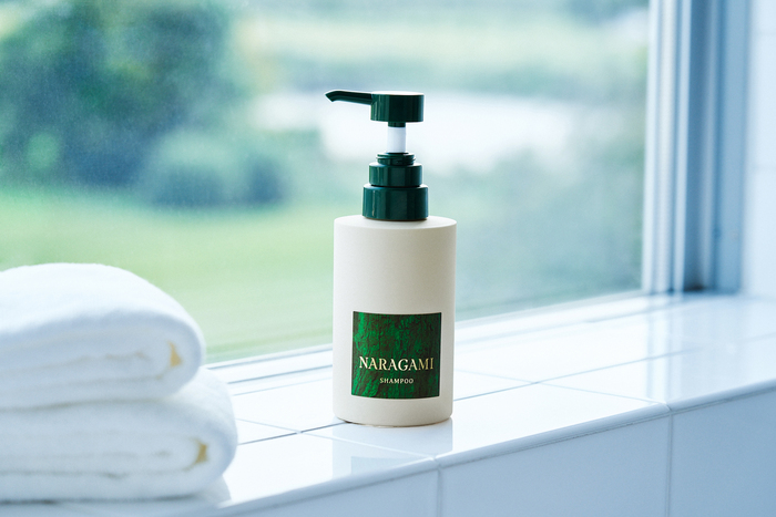 頑張る自分へ、簡単スぺシャルケアを。年齢髪を美髪へ導くリンスインシャンプー