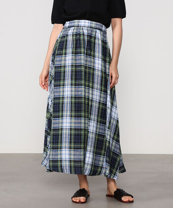 1850年代からアイルランドの首都ダブリンにて、民族衣装であるキルト製品を作り続けている名門ファクトリーブランド「O'NEIL OF DUBLIN（オニールダブリン）」のリネン生地を使ったフレアスカートです。時代を問わずに愛される定番のチェック柄だからこその上質感があり、長く愛用できそうです。

Tシャツでカジュアルダウンしたり、ブラウスやシャツでかっちりめにコーディネートしても素敵。